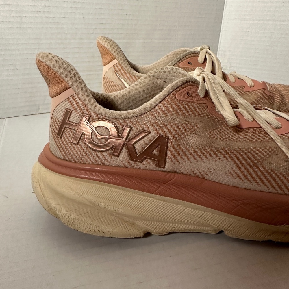 HOKA ONE ONE CLIFTON 9 Peach Pink Women's 8 Running Shoes Broken In
